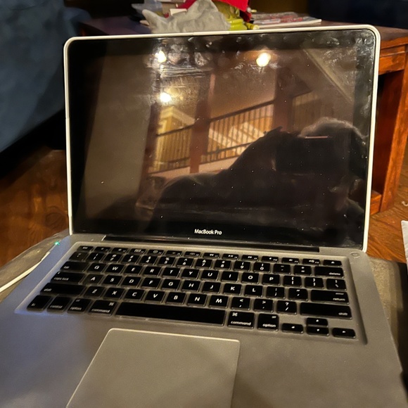 Apple MacBook Pro 2010 13" (1TB, 6GB RAM) Laptop - Picture 17 of 17